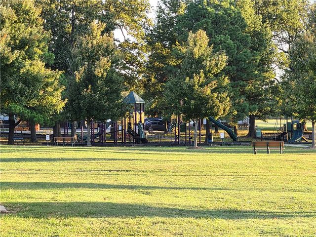 454 Frizzo Street, Tontitown, AR 72762