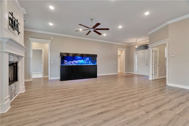 454 Frizzo Street, Tontitown, AR 72762