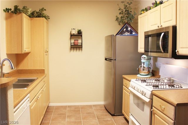8250 North Grand Canyon Drive 2110, Las Vegas, NV 89166