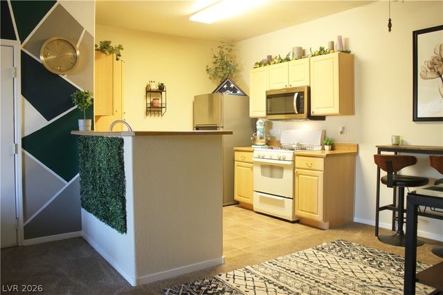 8250 North Grand Canyon Drive 2110, Las Vegas, NV 89166
