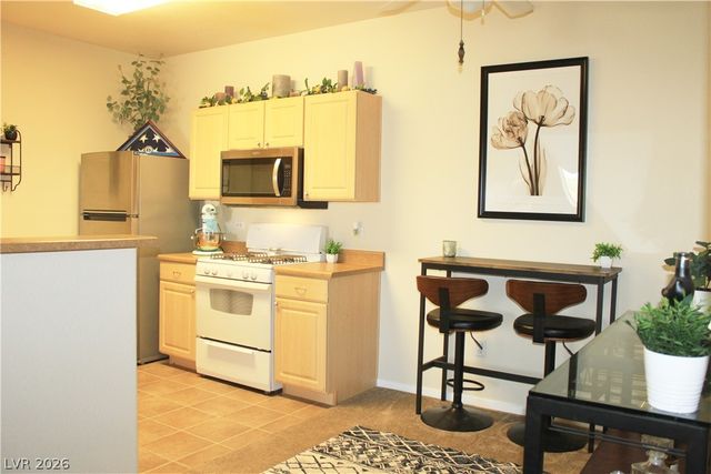 8250 North Grand Canyon Drive 2110, Las Vegas, NV 89166