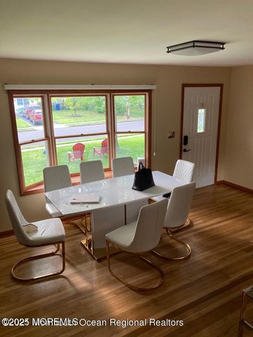 2 Lloyd Place, Oakhurst, NJ 07755