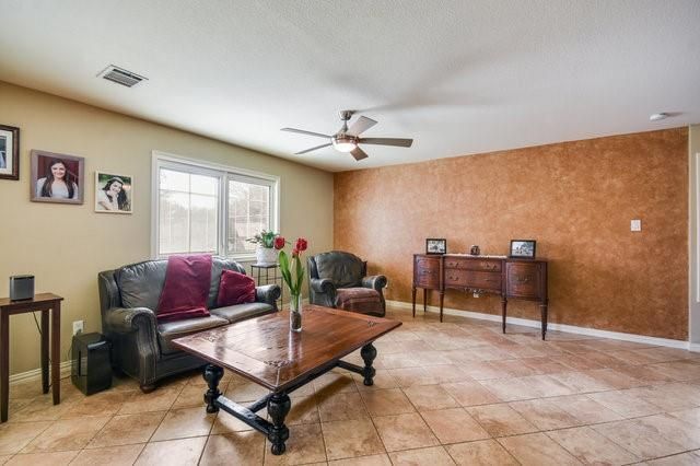 1102 Port Daniel DR, Leander, TX 78641
