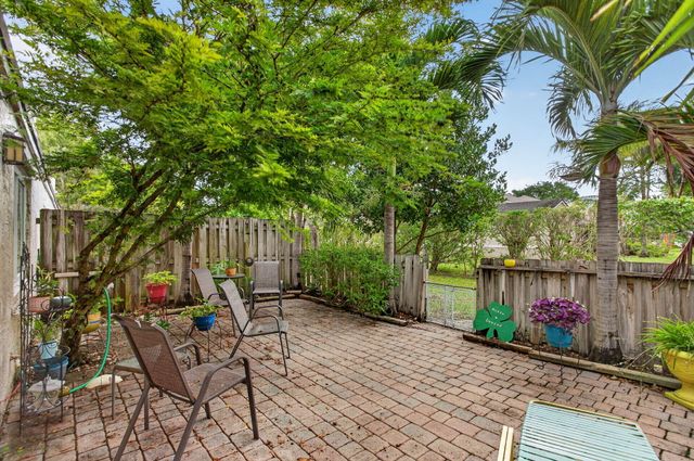 5028 NW 11th Way, Deerfield Beach, FL 33064