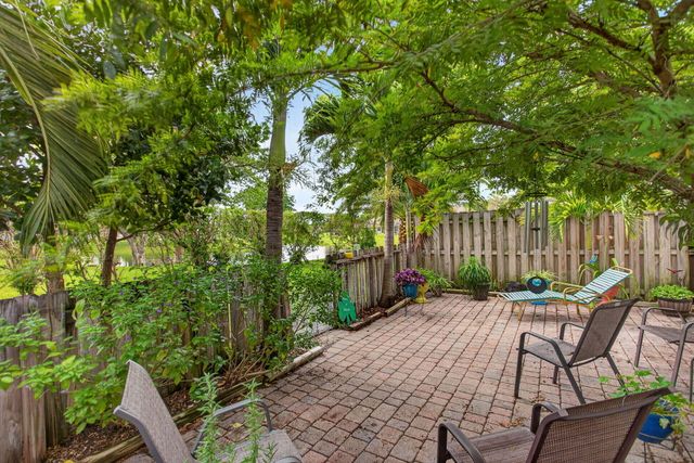 5028 NW 11th Way, Deerfield Beach, FL 33064
