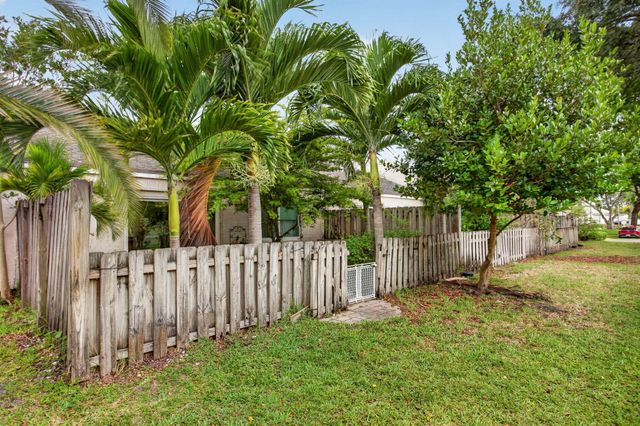 5028 NW 11th Way, Deerfield Beach, FL 33064
