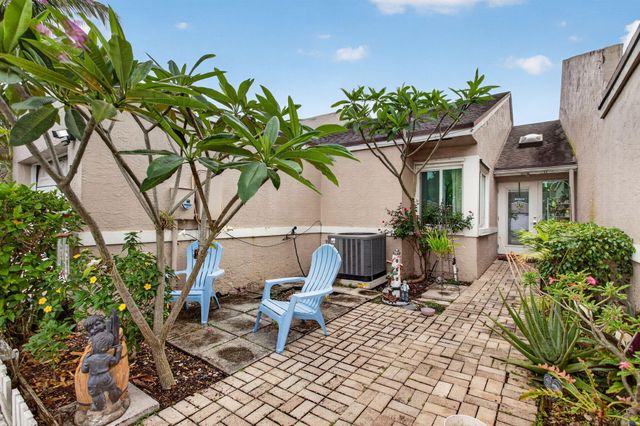 5028 NW 11th Way, Deerfield Beach, FL 33064