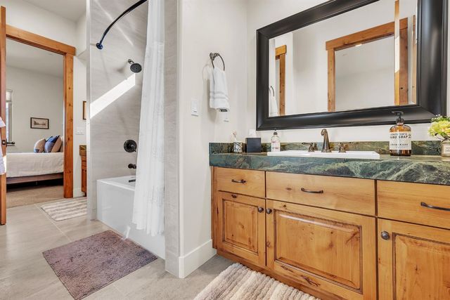 23461 Alexis Dr, Auburn, CA 95602