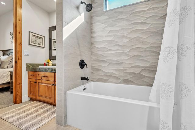 23461 Alexis Dr, Auburn, CA 95602