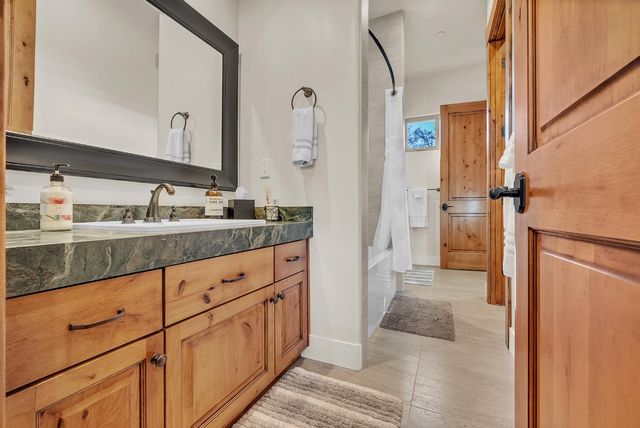 23461 Alexis Dr, Auburn, CA 95602