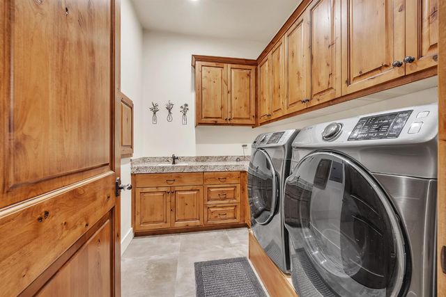 23461 Alexis Dr, Auburn, CA 95602