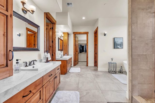 23461 Alexis Dr, Auburn, CA 95602