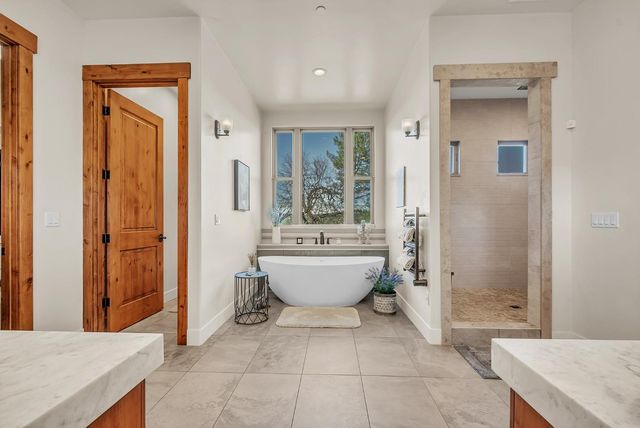 23461 Alexis Dr, Auburn, CA 95602