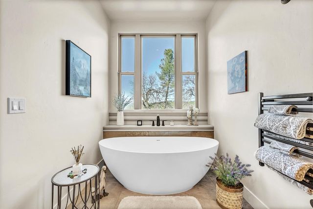 23461 Alexis Dr, Auburn, CA 95602