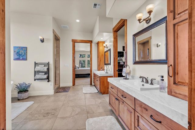 23461 Alexis Dr, Auburn, CA 95602