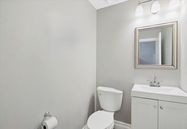 3 Treetop Ln 8, Kingston, MA 02364
