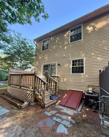 3 Treetop Ln 8, Kingston, MA 02364