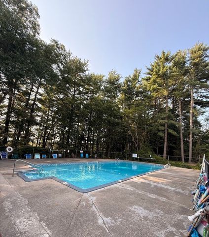 3 Treetop Ln 8, Kingston, MA 02364