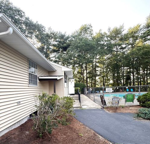 3 Treetop Ln 8, Kingston, MA 02364