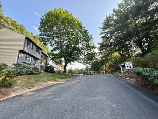 3 Treetop Ln 8, Kingston, MA 02364