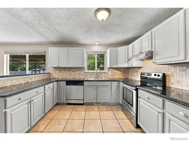 1521 S Carr Street, Lakewood, CO 80232