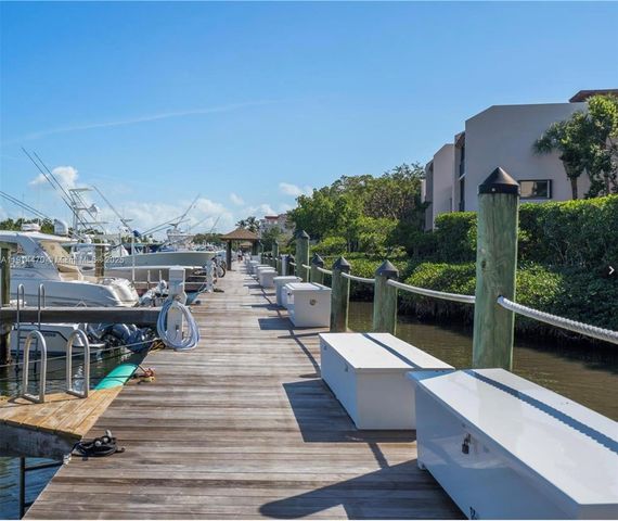 6200 SW 152nd St, Palmetto Bay, FL 33157