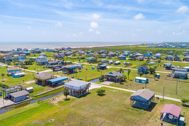 962 S Sage, Crystal Beach, TX 77650