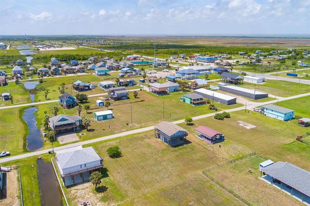 962 S Sage, Crystal Beach, TX 77650
