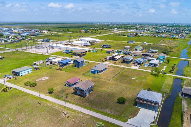 962 S Sage, Crystal Beach, TX 77650