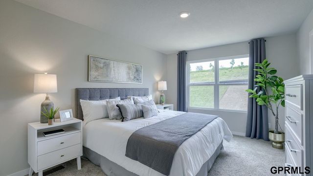 18475 Greenfield Street, Omaha, NE 68136