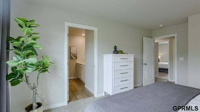 18475 Greenfield Street, Omaha, NE 68136