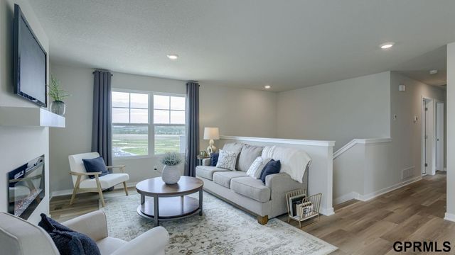 18475 Greenfield Street, Omaha, NE 68136