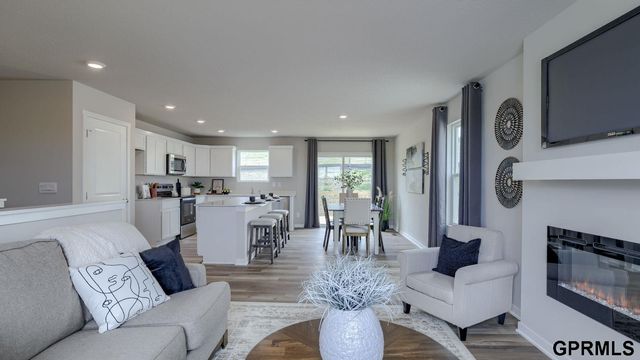 18475 Greenfield Street, Omaha, NE 68136