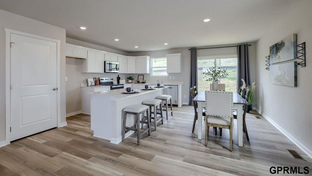 18475 Greenfield Street, Omaha, NE 68136