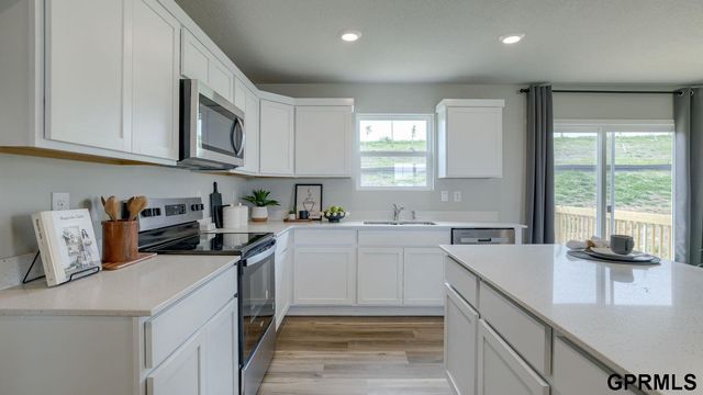 18475 Greenfield Street, Omaha, NE 68136