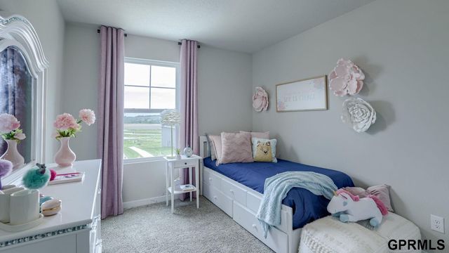 18475 Greenfield Street, Omaha, NE 68136