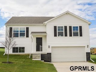 18475 Greenfield Street, Omaha, NE 68136