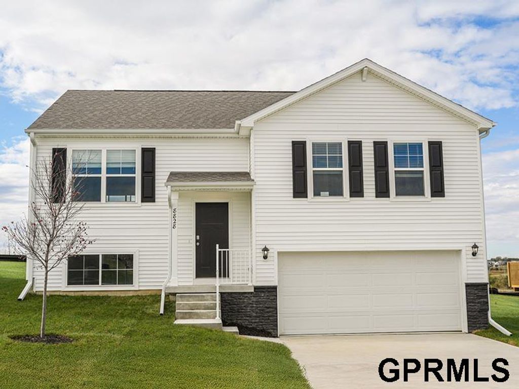 18475 Greenfield Street, Omaha, NE 68136
