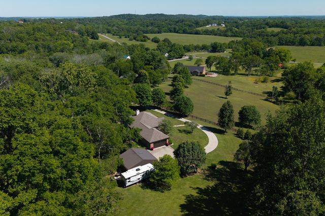 1023 Mount Olivet Rd, Hendersonville, TN 37075