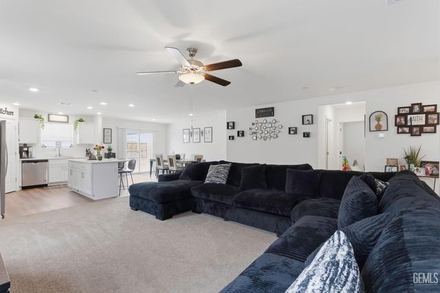 8716 Akero Avenue, Bakersfield, CA 93307