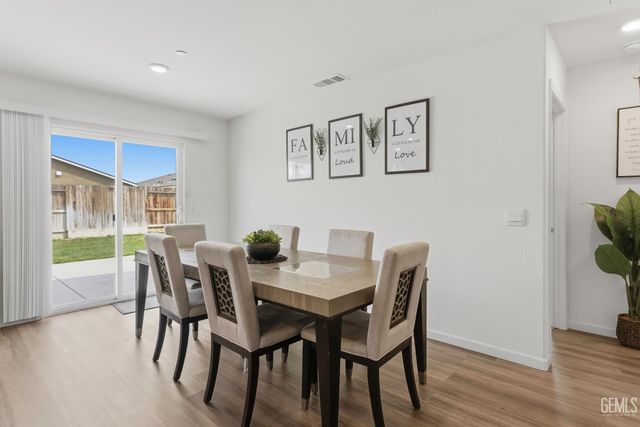 8716 Akero Avenue, Bakersfield, CA 93307