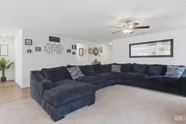 8716 Akero Avenue, Bakersfield, CA 93307