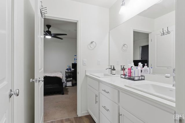 8716 Akero Avenue, Bakersfield, CA 93307