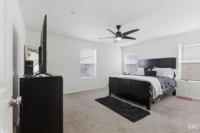 8716 Akero Avenue, Bakersfield, CA 93307