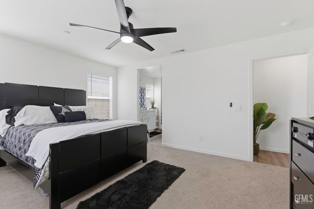 8716 Akero Avenue, Bakersfield, CA 93307