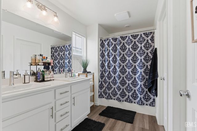 8716 Akero Avenue, Bakersfield, CA 93307