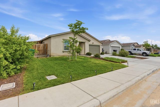 8716 Akero Avenue, Bakersfield, CA 93307