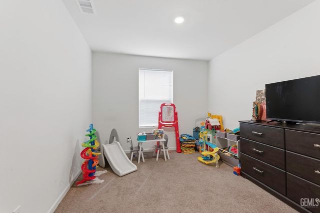 8716 Akero Avenue, Bakersfield, CA 93307