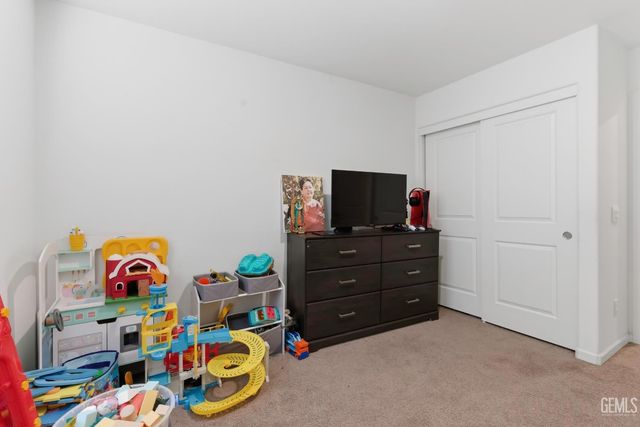 8716 Akero Avenue, Bakersfield, CA 93307