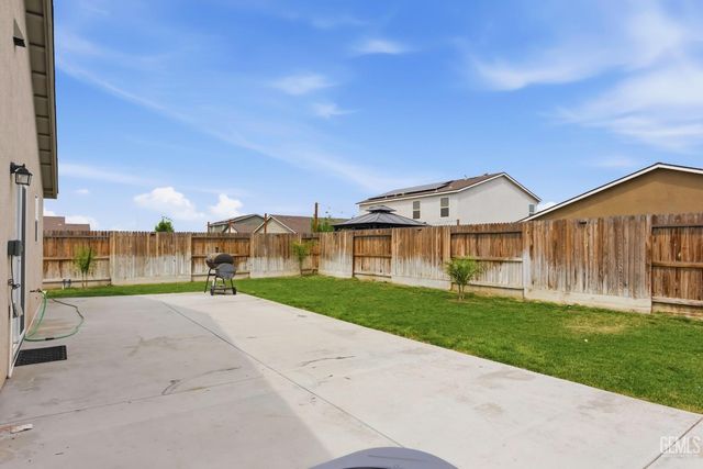 8716 Akero Avenue, Bakersfield, CA 93307